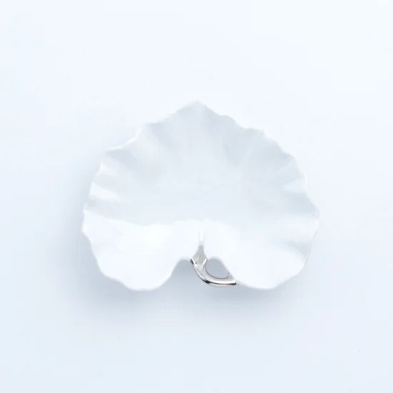 White porcelain (stem platinum) with small bowl shape