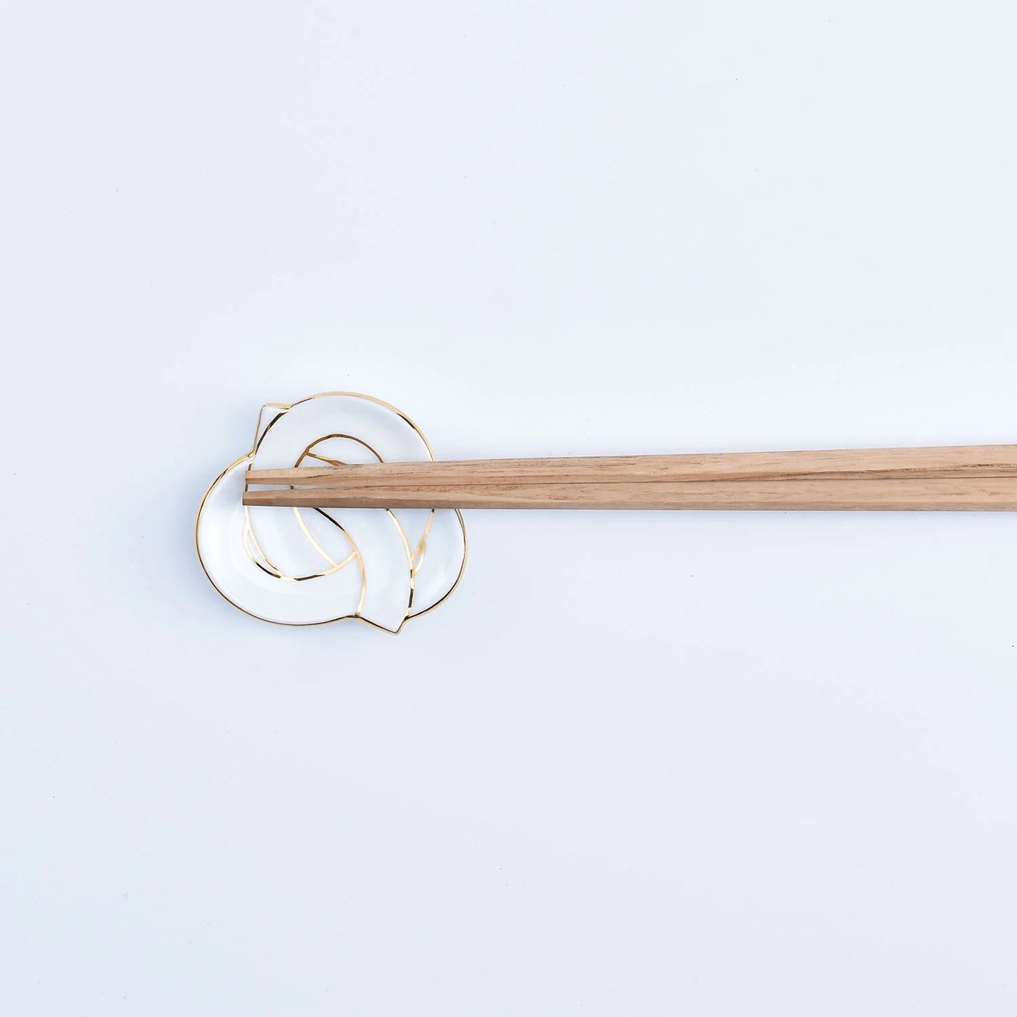 Gold wire knot chopstick rest